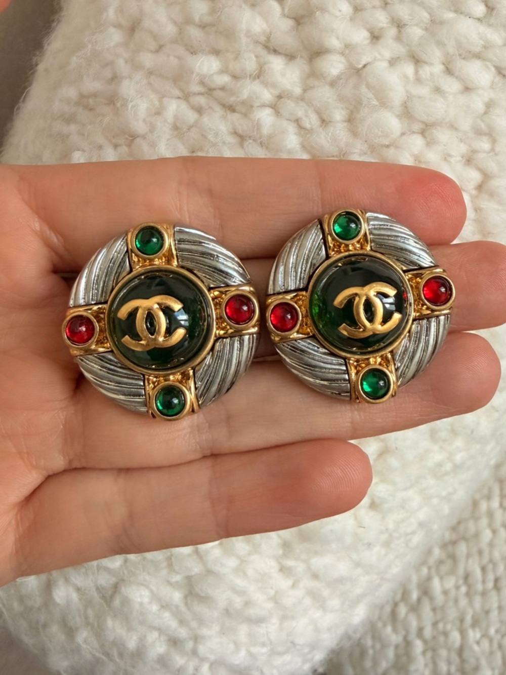 ❤️Vintage Chanel CC Multicolor Gripoix Earrings Gold & Silver Tone💚 - Picture 5 of 8